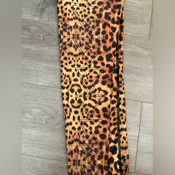 Teeki leopard cheetah print high waisted yoga leggings - Picture 4 of 4